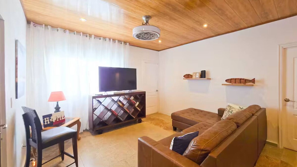 Las Cumbres House | Margaritaville Charm Suburban Retreat in Panama