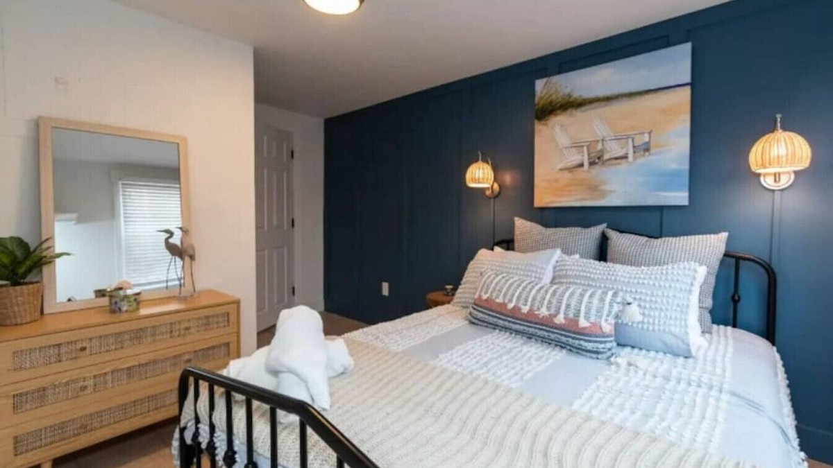 Margate City House | Margate Cottage, Close to Beach!