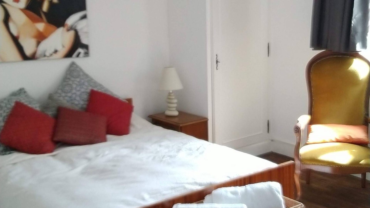 Perigueux Bed & Breakfast | Marguerite Room - 50s decoration , Continental breakfast included