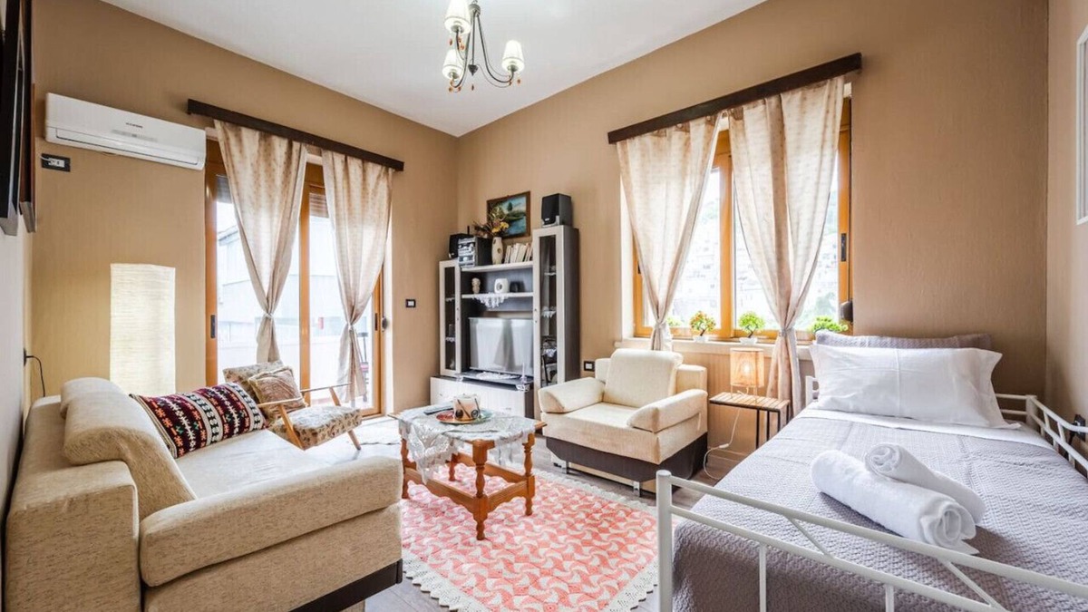Gjirokaster Apartment | Maria's Apartment by PikHost