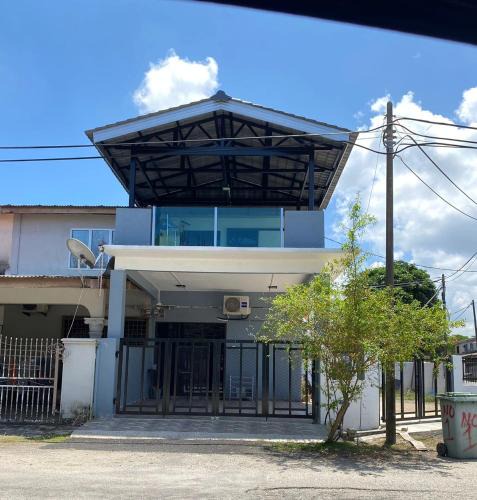 Kampung Darat Mak Bar House | Maricome homestay