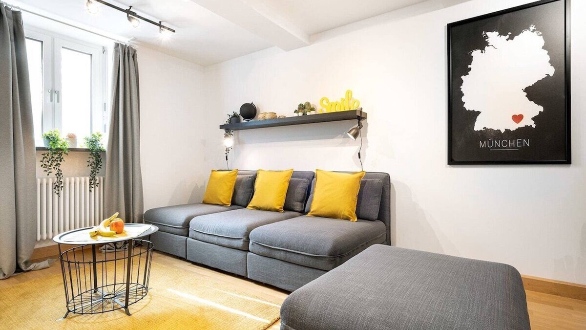 Deutsches Museum Apartment | MARIENPLATZ Apartment 2 bedrooms living room kitchen