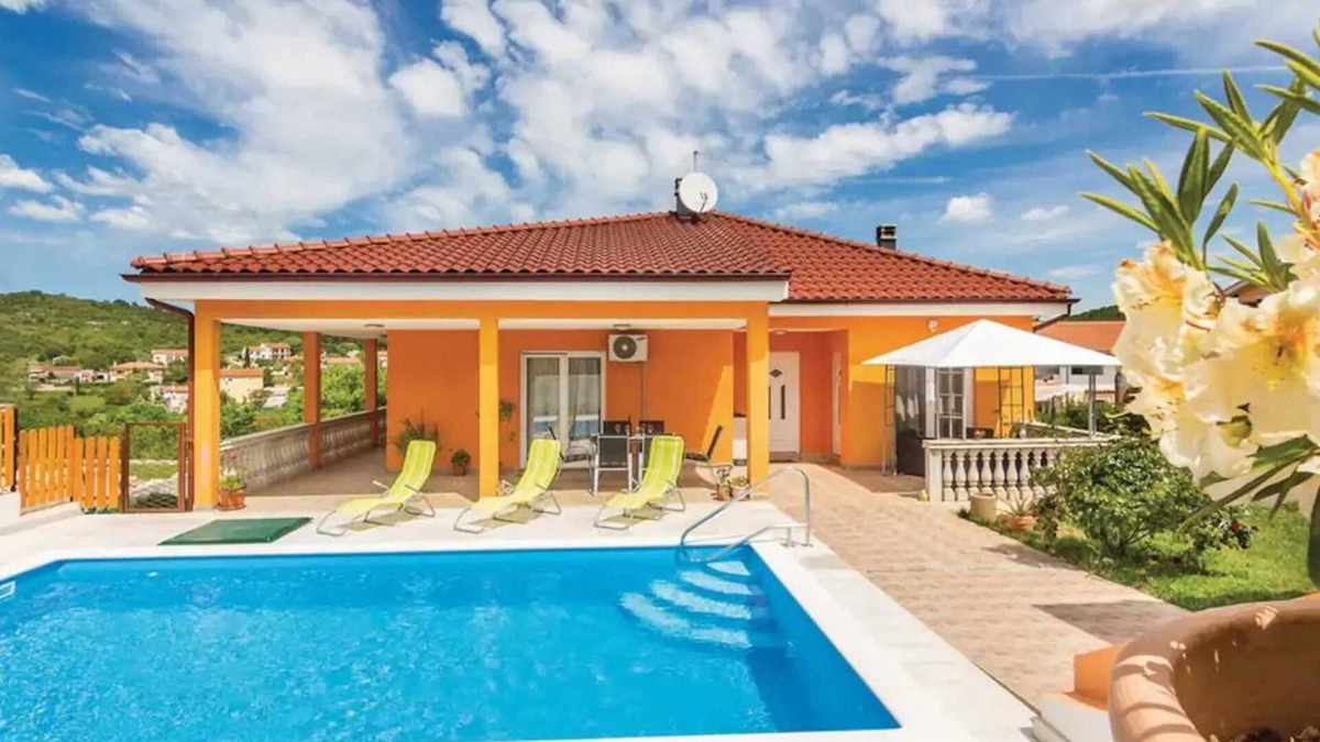 Sorici Villa | MARIKA Holiday House with Pool