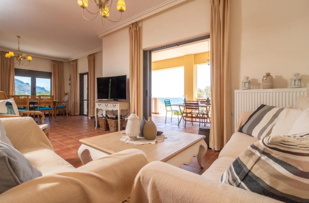 Gialos House | Marika Seaside Villa