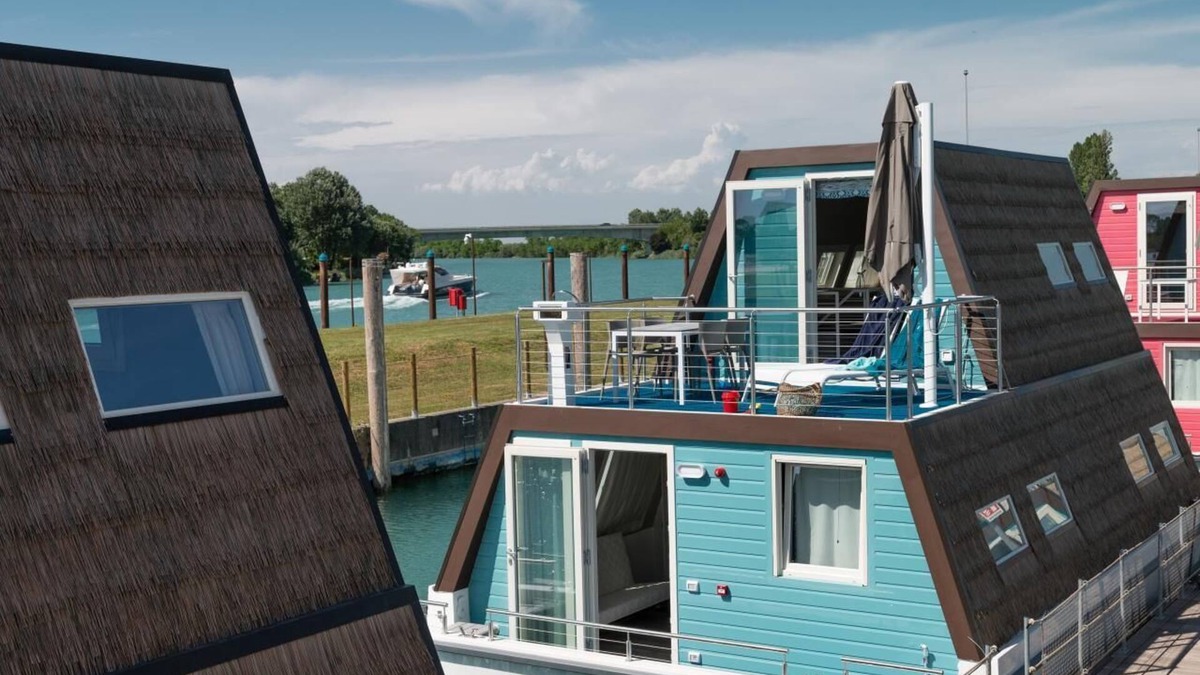 Lignano Sabbiadoro Boat Rental | Marina Azzurra Resort Houseboat Lagoon für 6 Personen