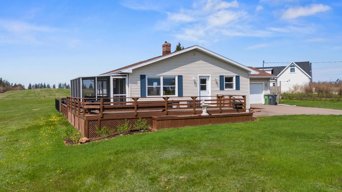 New London House | Marina Breeze Vacation Home