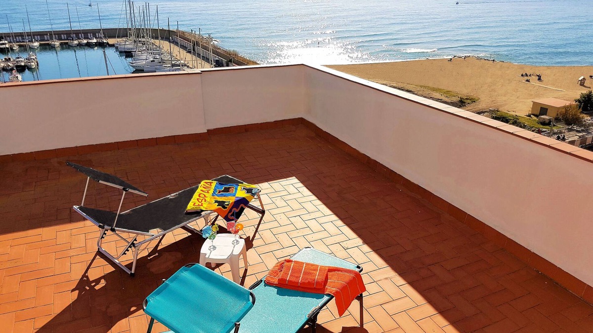 Masnou Apartment | MARINA PORT & BEACH apartment, sea view, sand beach, terrace, WiFi, SAT TV
