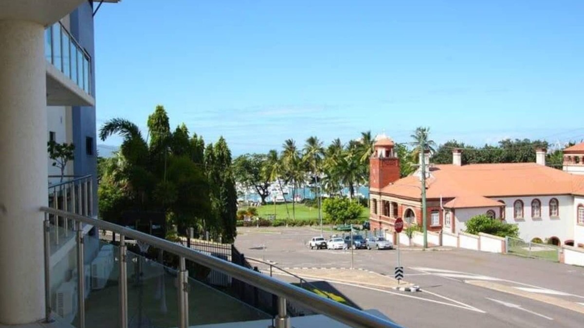 Townsville Apartment | Marina Views On Melton | 107/3 Melton Terrace Town