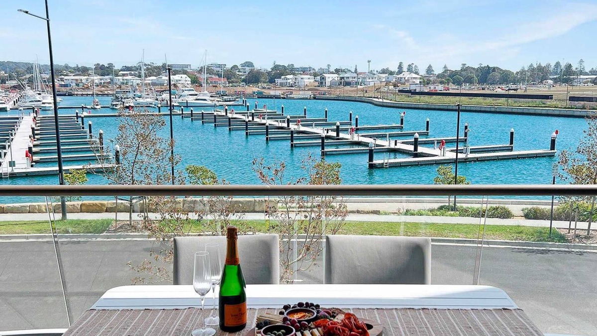 Shell Cove Apartment | Marina Vista - Waterfront Apartment