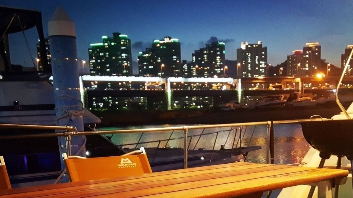 Haeundae Boat Rental | Marine City Yacht Club Stay