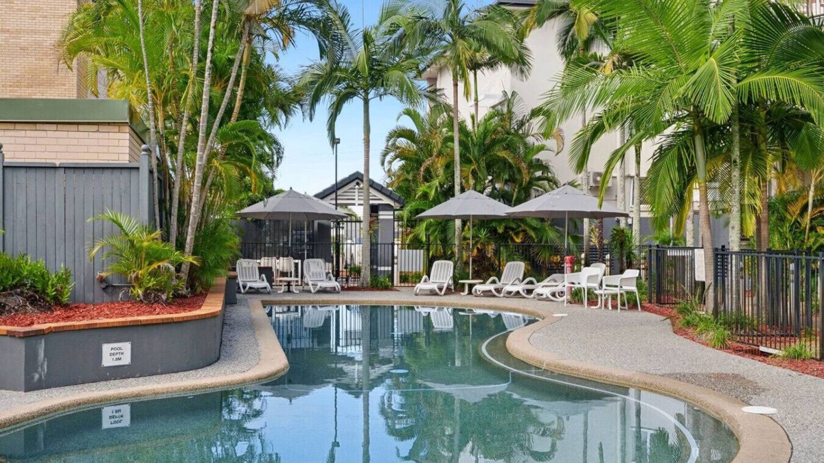 Labrador Apartment | Marine Parade Beach Getaway - Family Friendly