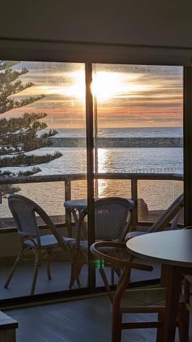 The Entrance Apartment | Marine Parade - Ocean Views - Unit 6