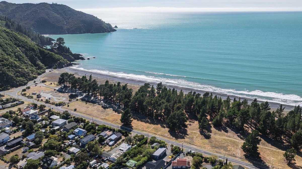 Rarangi House | Marine Sounds - Rarangi Holiday Home