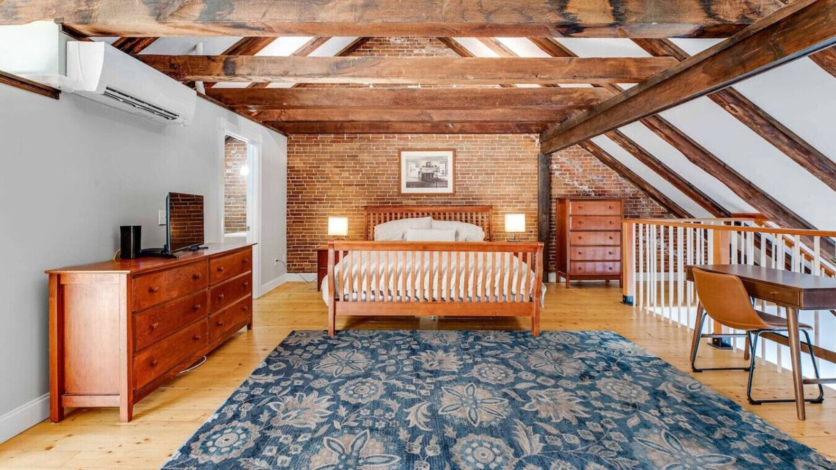 Belfast Apartment | Mariner's Loft on Main St - Right Downtown!