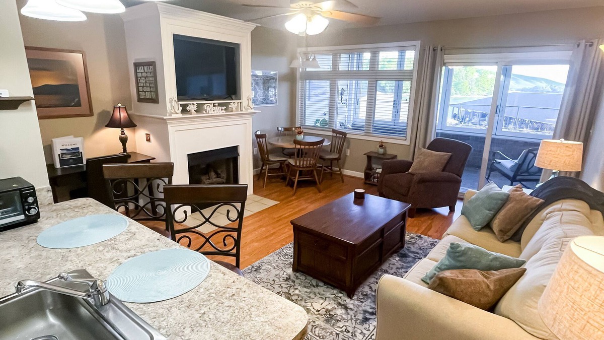Smith Mountain Lake Condo | Mariner's Nook, - Charming Lakefront condo in Mariner's Landing Resort at SML