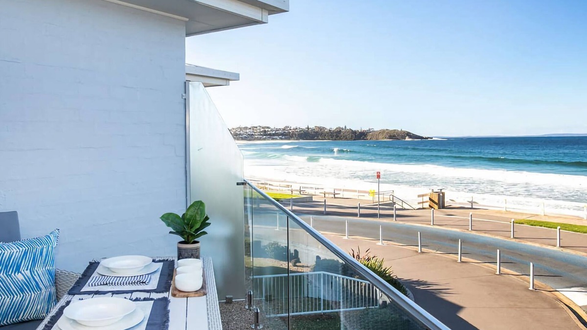 Mollymook Apartment | Mariners 6 - Beachfront studio apartment with breathtaking coastal views