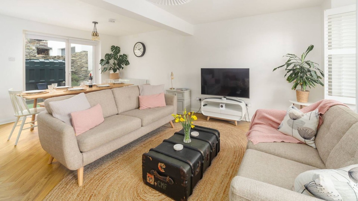 Laxey Cottage | Mariners House - a holiday cottage that sleeps 6 guests in 3 bedrooms