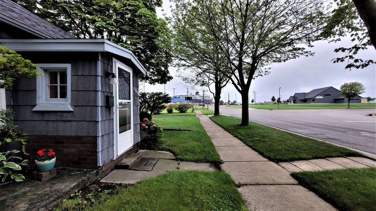 Ludington House | Mariners Landing; Dockside Cottage Ludington