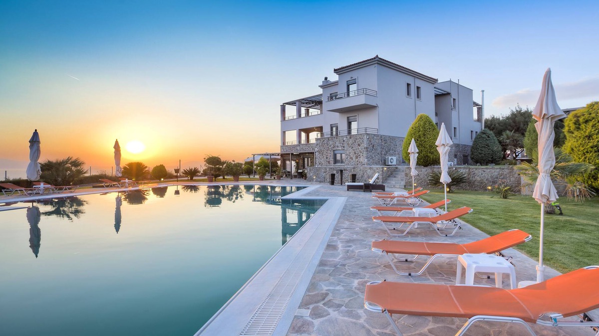 Kontos Hotel | Marini Luxury Apartments and Suites