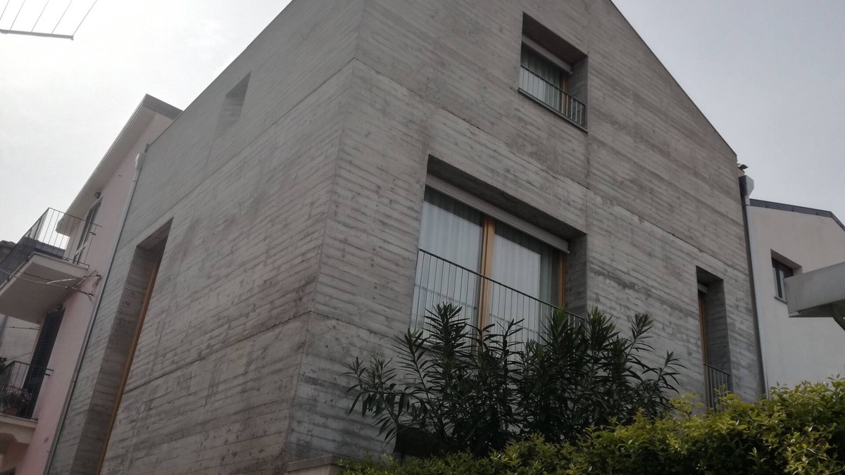 Ortona House | Mario's house among the houses