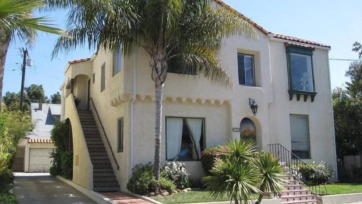 East Beach Apartment | Mariposa- One Bedroom Flat; sweet getaway by the Beach! newly renovated beauty