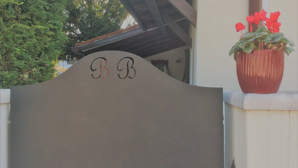 Olmo di Mira House | Mariposa's Home. House with garden, excellent for those looking for a relaxing stay.