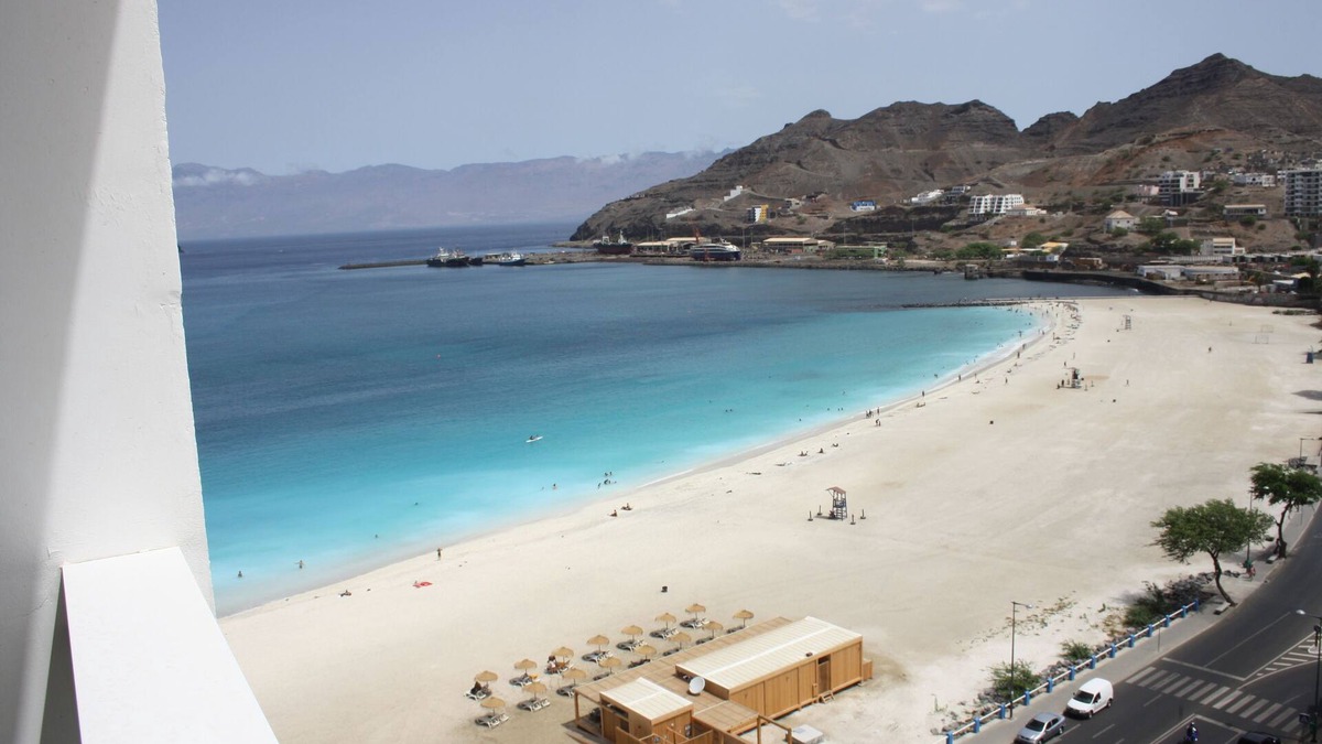 Mindelo Apartment | Mariposa Suite suspended by the sea