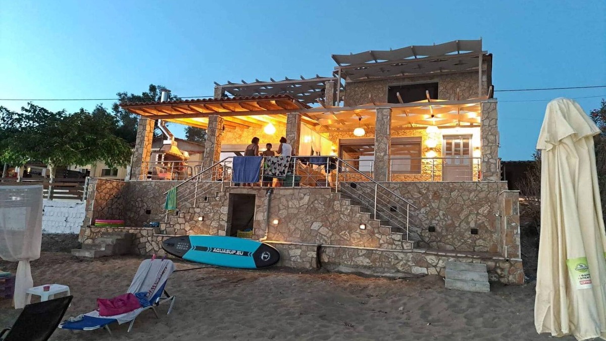 Skafidia Apartment | Maritinas Stone Apartment On The Beach, Katakolon, Greece