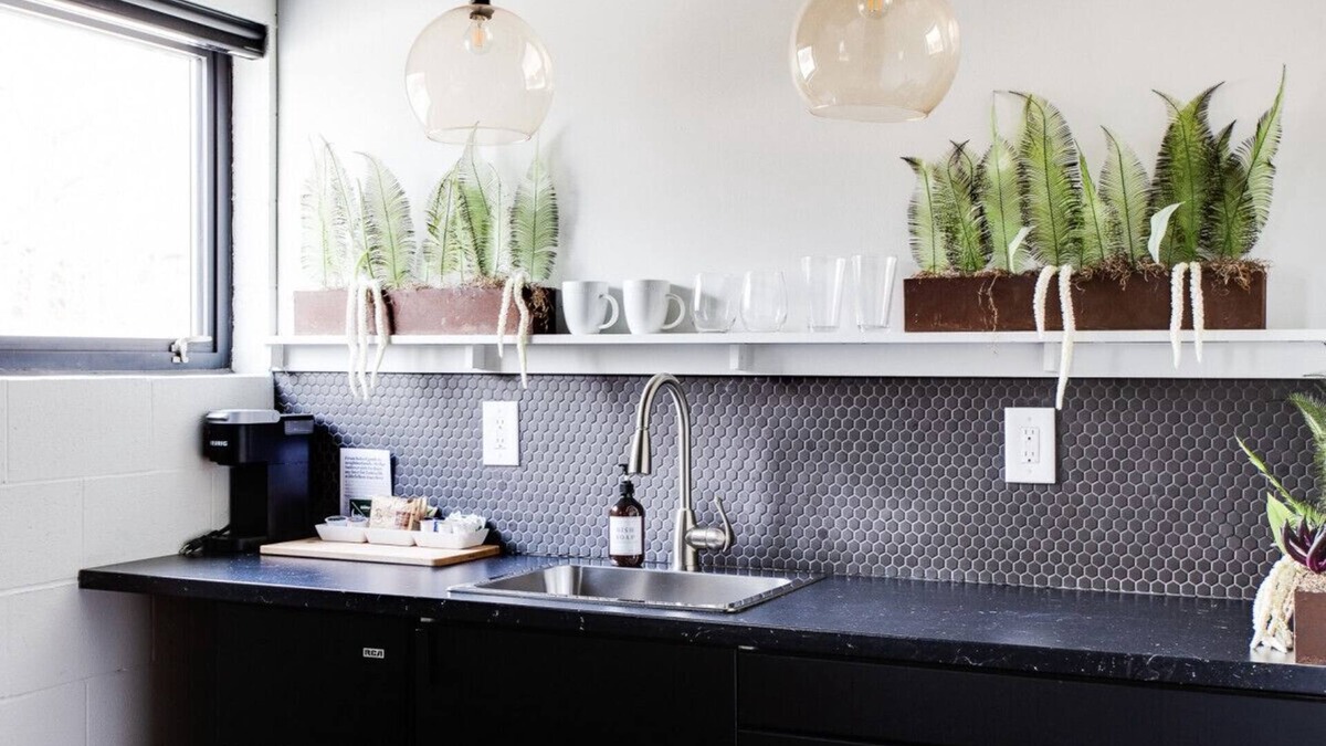 East Market District Apartment | Market #7 · Stellar Suites | Sunny Studio King | NuLu | Bike