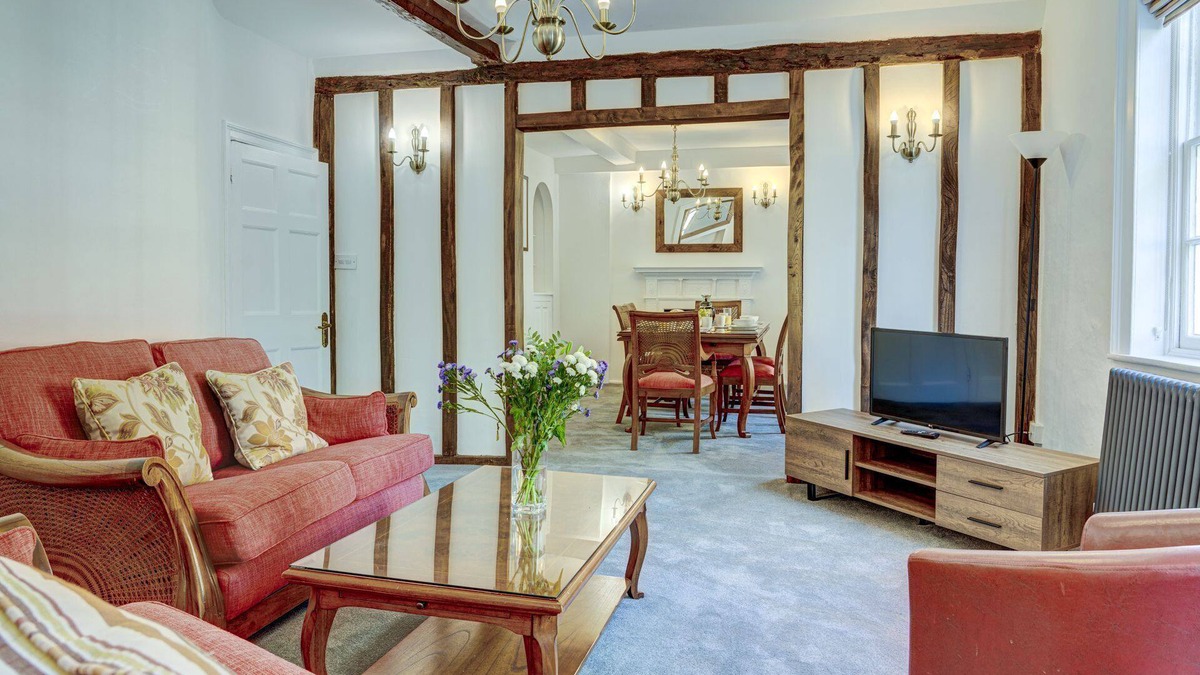 Woodstock House | Market Place Cottage | Woodstock Holiday Let | 3 Beds & Sleeps 6