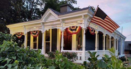 Chestnut Hill House | Market Street House by Stay Local Nashville
