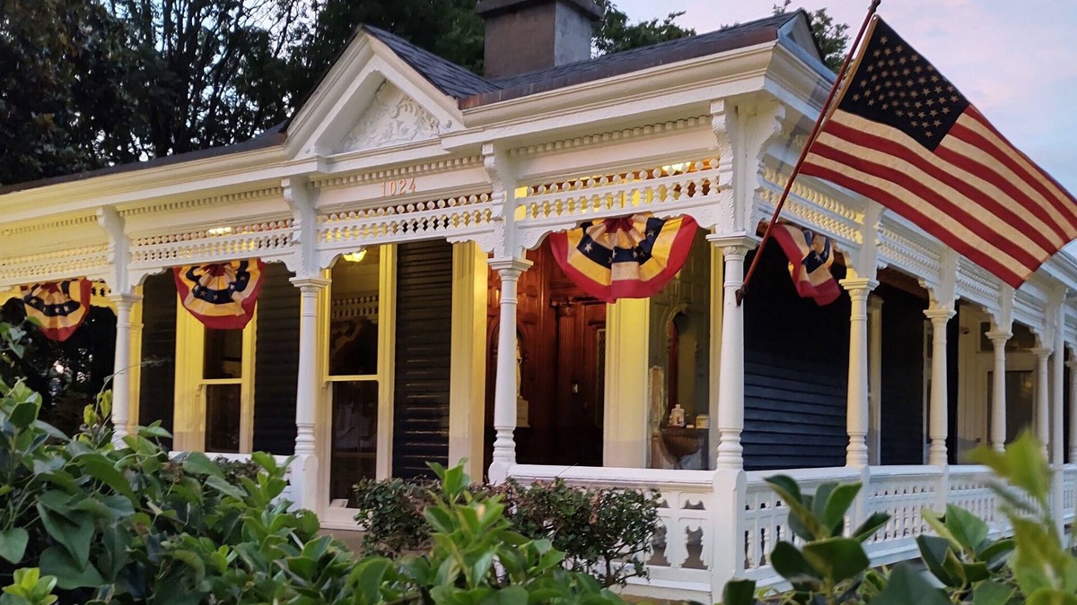 Chestnut Hill House | Market Street House - Gorgeous Victorian