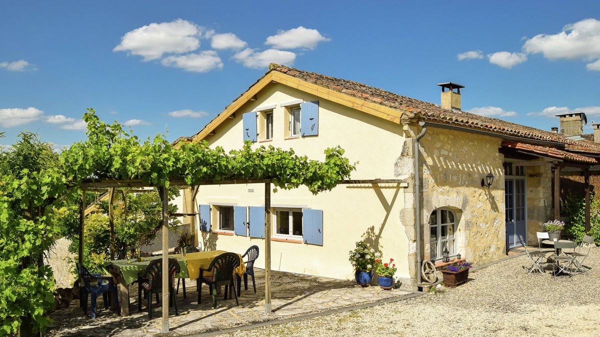 Saint-Eutrope-de-Born Cottage | Markets & Meadows Retreat