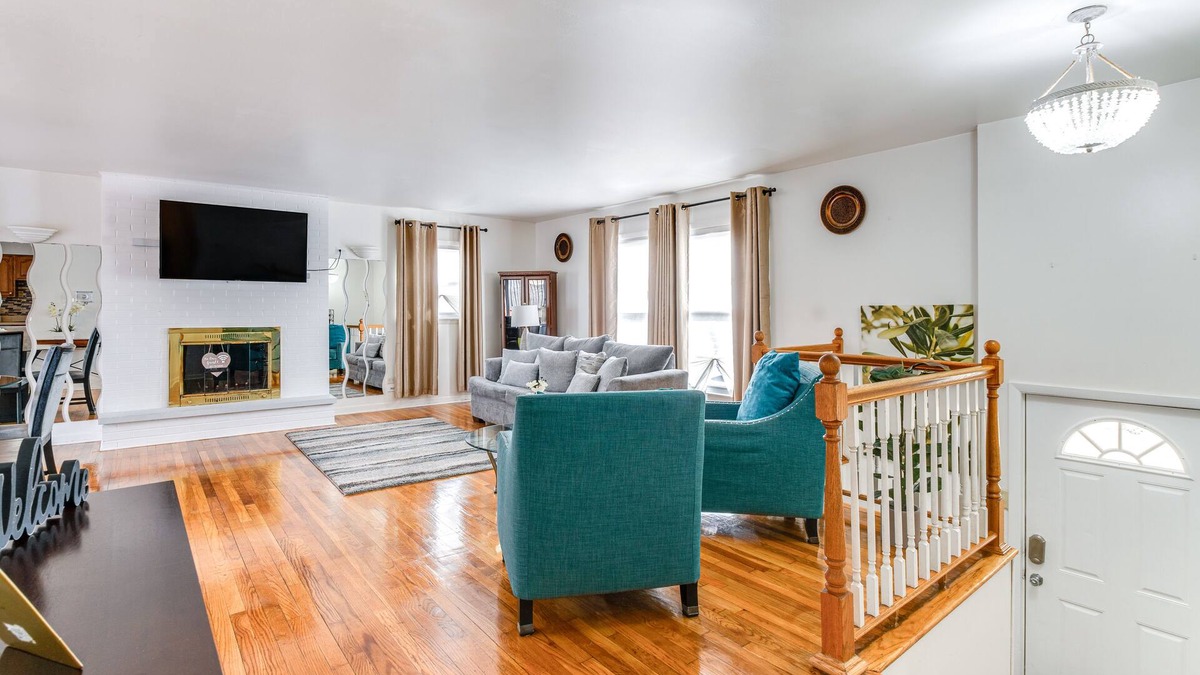 Markham House | Markham Retreat Near Parks ~ 24 Mi to Chicago!