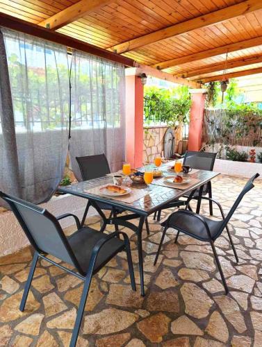 Karavomylos House | Marlene