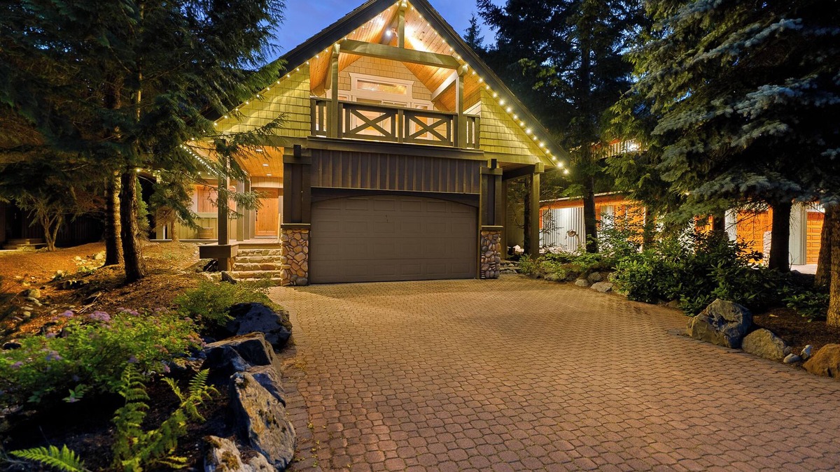 Nicklaus North Ski Chalet | Marmot's Meadow Chalet: Tranquil 14th Fairway - Private Hot Tub