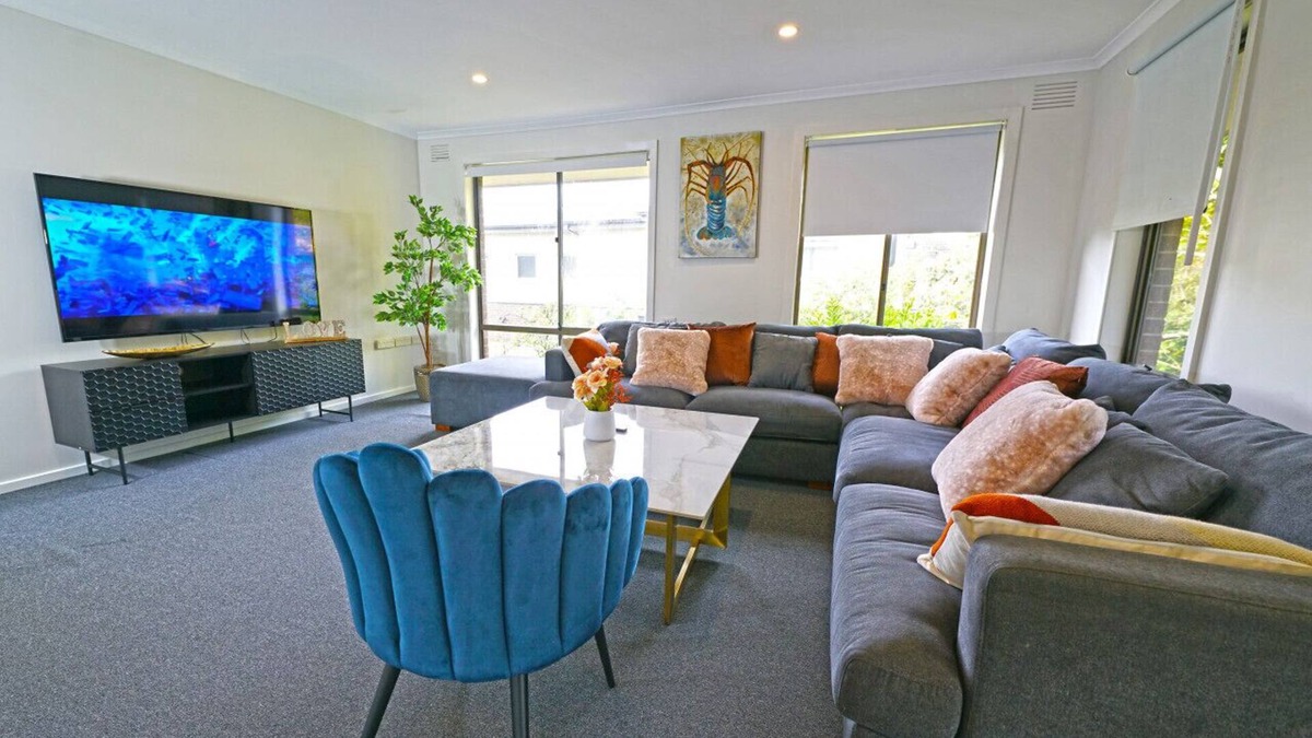 Ringwood House | Maroondah 3BR Brick House Free Wi-Fi Parking