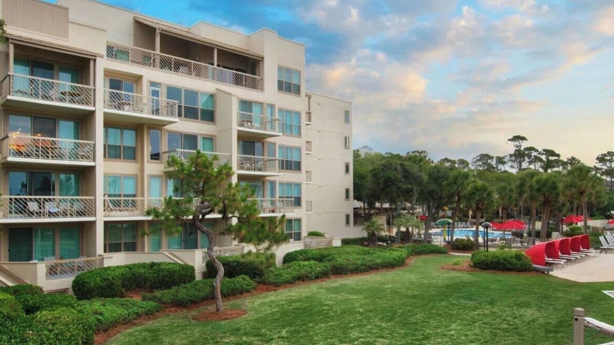 Oceanside Resort | Marriott Monarch at Sea Pines- 2 Bedroom Unit Sleeps 6!