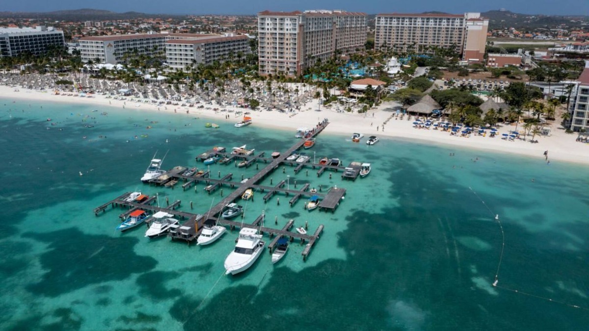 Palm Beach Hotel | Marriott's Aruba Surf Club - 2 Bedroom - PREMIER HOST - OVER 150 TOTAL REVIEWS.