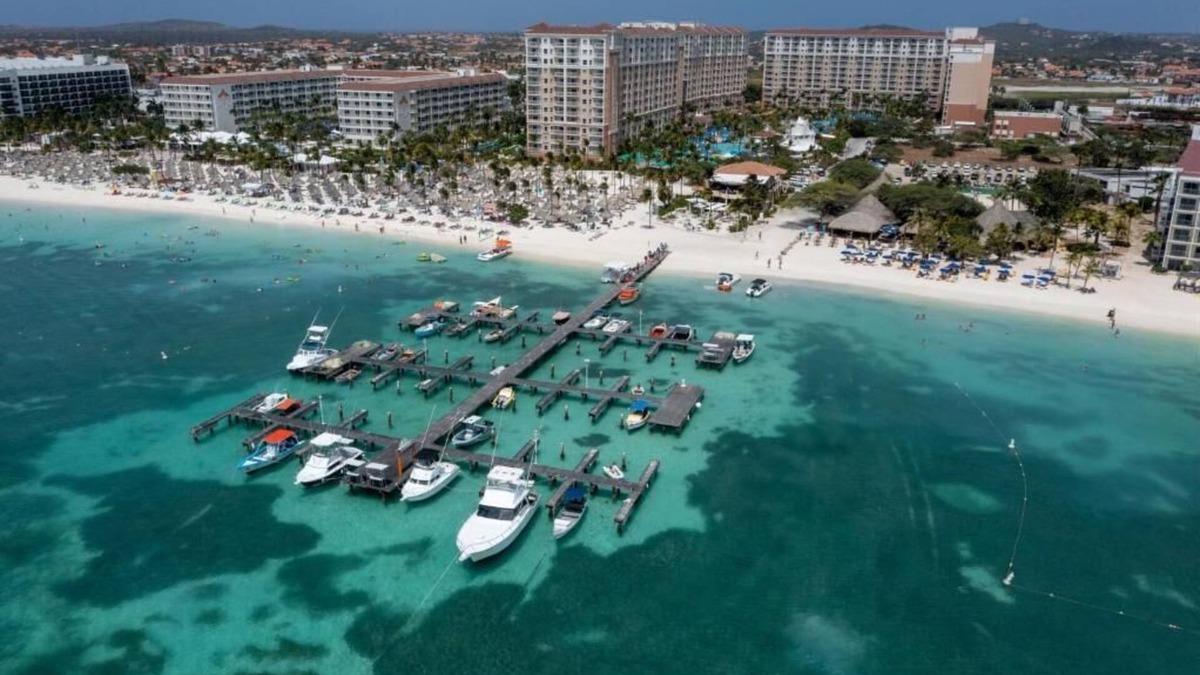 Palm Beach Hotel | Marriott's Aruba Surf Club