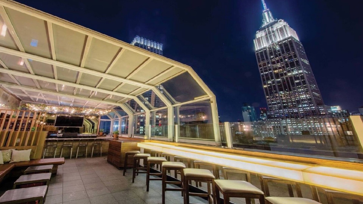 Midtown Resort | Marriott's Vacation Club Pulse King Guest Room (Empire State Building View)