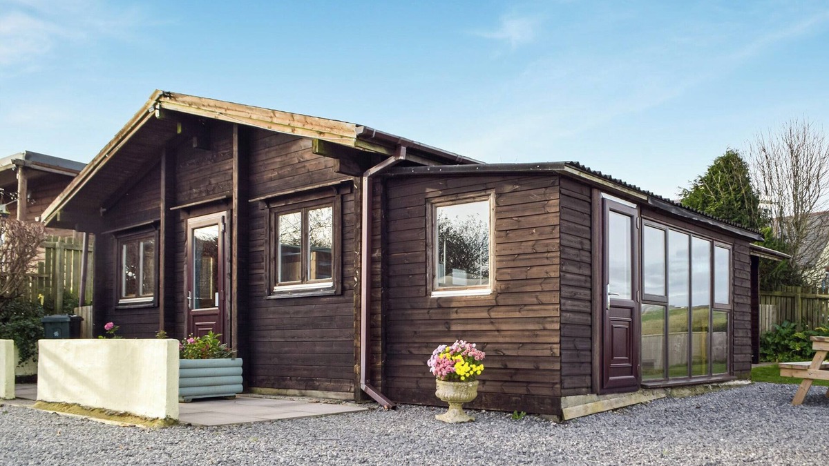Llanybri Cottage | Marros Hill Log Cabin