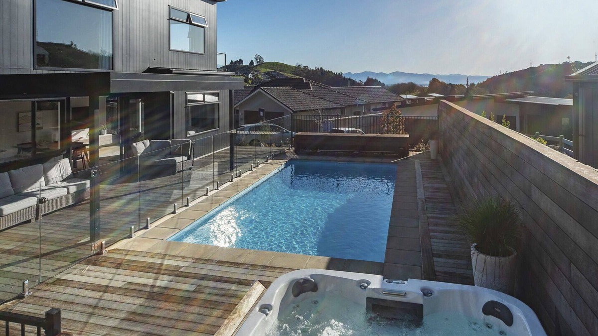 Stoke House | Marsden Escape - Views, Spa and Swimming Pool