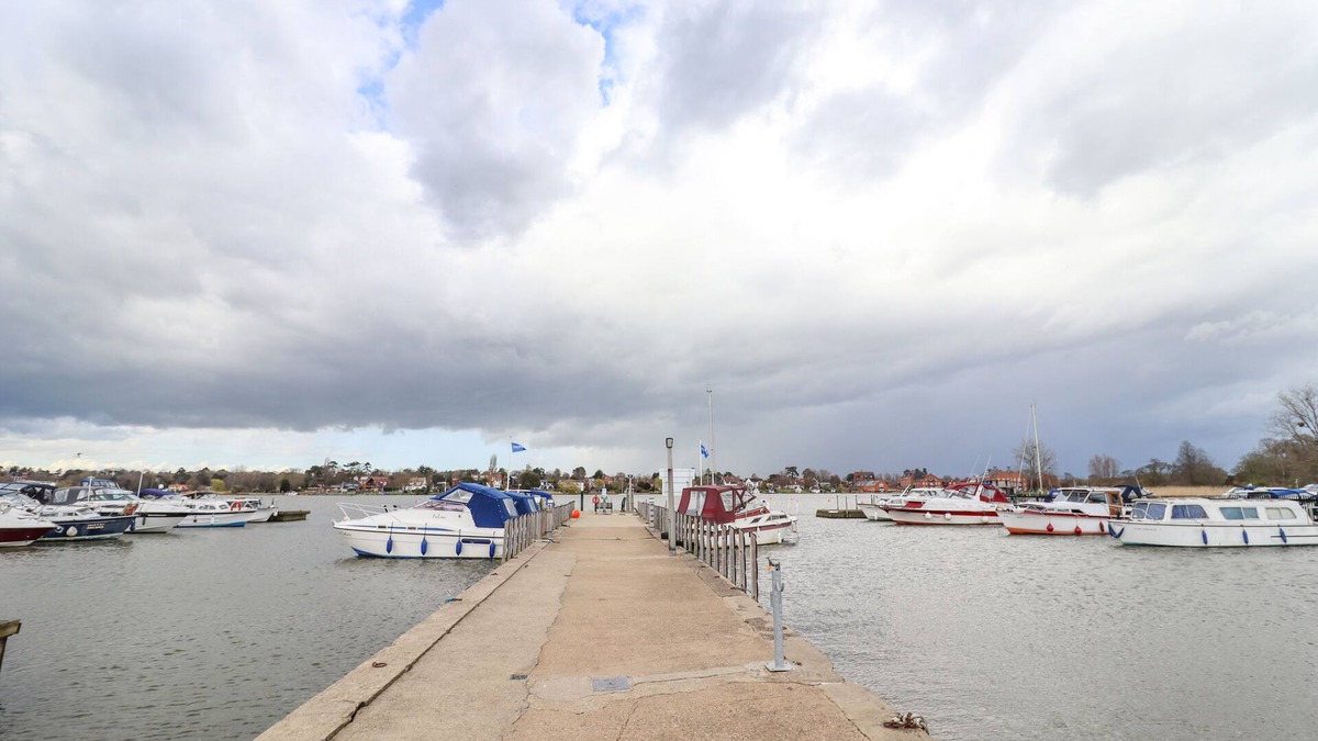 Oulton Broad Cottage | Marsh Bungalow