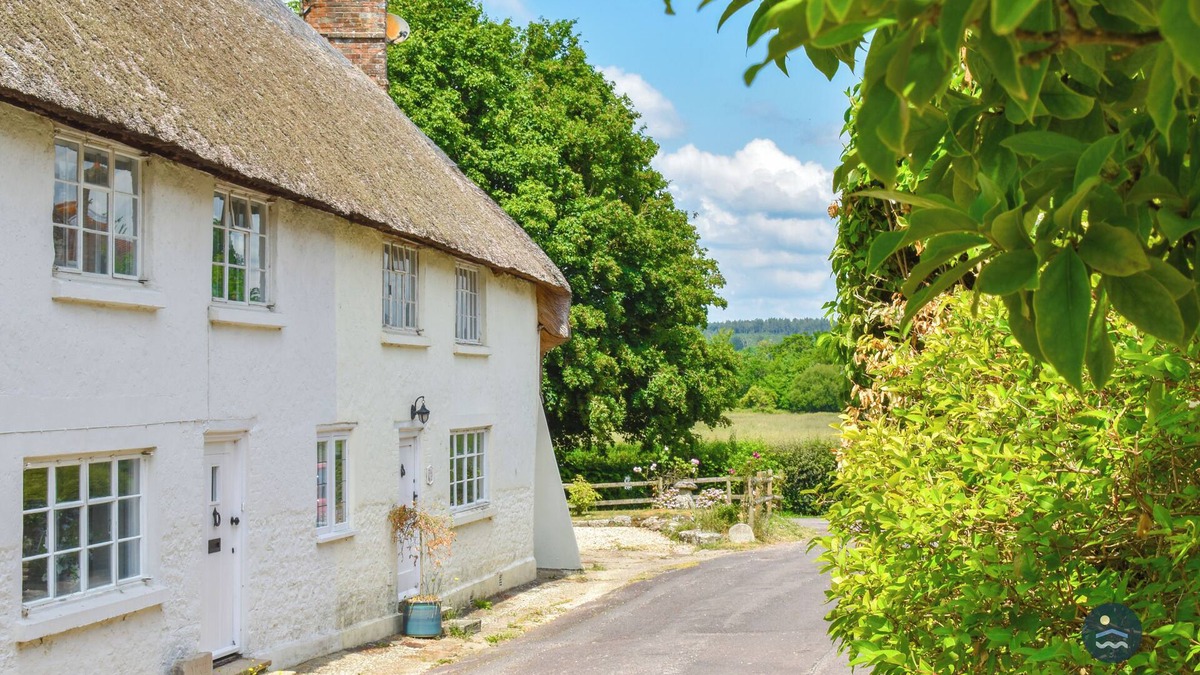 Holworth Cottage | Martie Cottage - cosy cottage, idyllic village