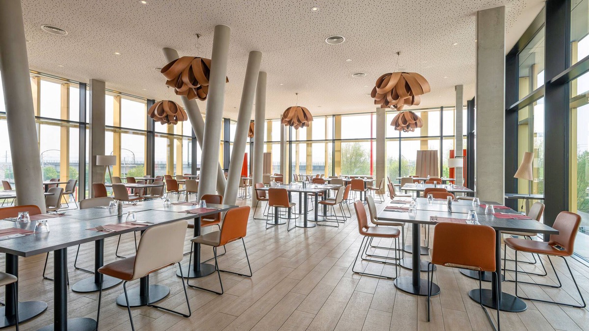 Tubize Hotel | Martin's Red