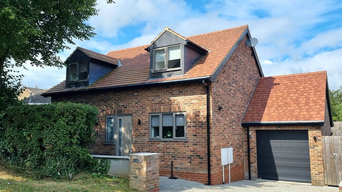 Aislaby Cottage | MARTINDALE COTTAGE, pet friendly, with a garden in Sleights