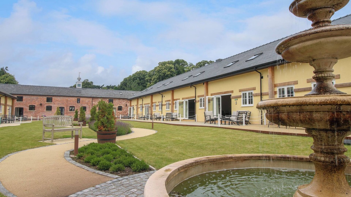 Felton Cottage | MARTINGALE COTTAGE, pet friendly, with a garden in West Felton