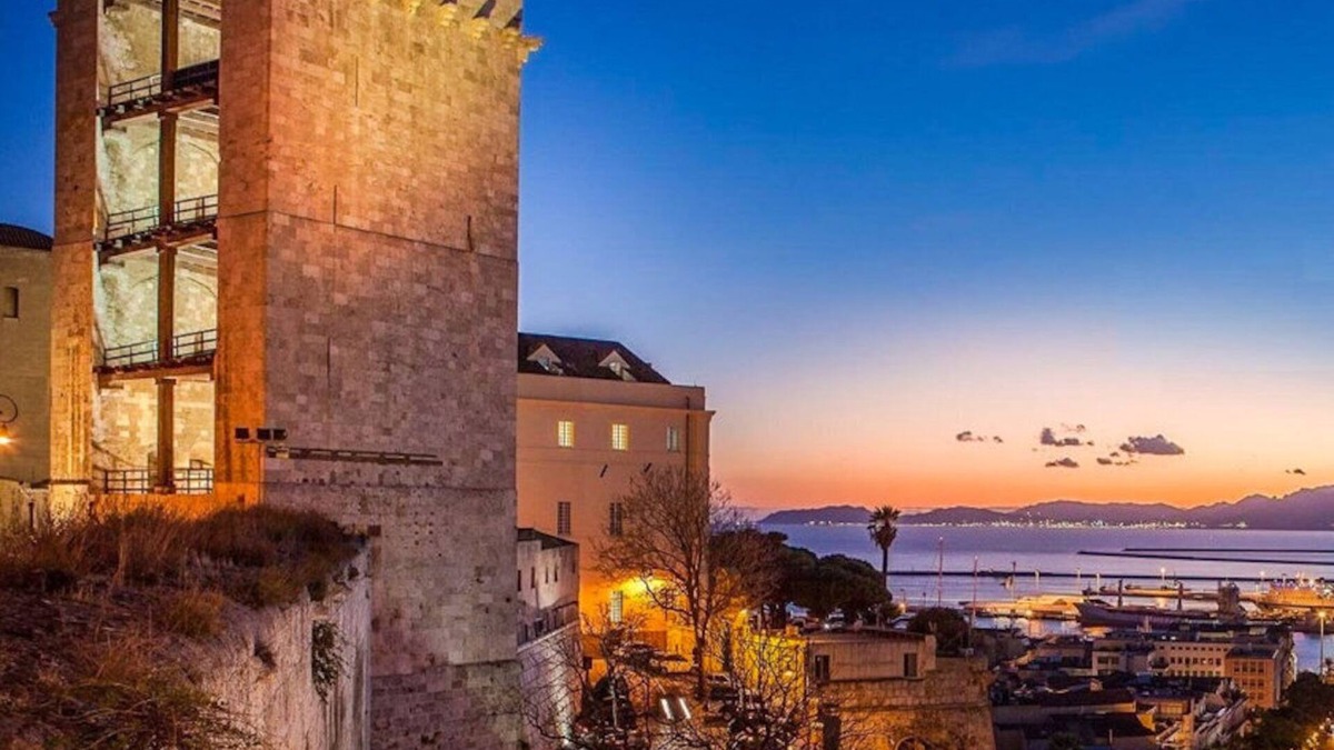 Historic Castle District Apartment | Martini Time, panoramic terrace on the castle walls