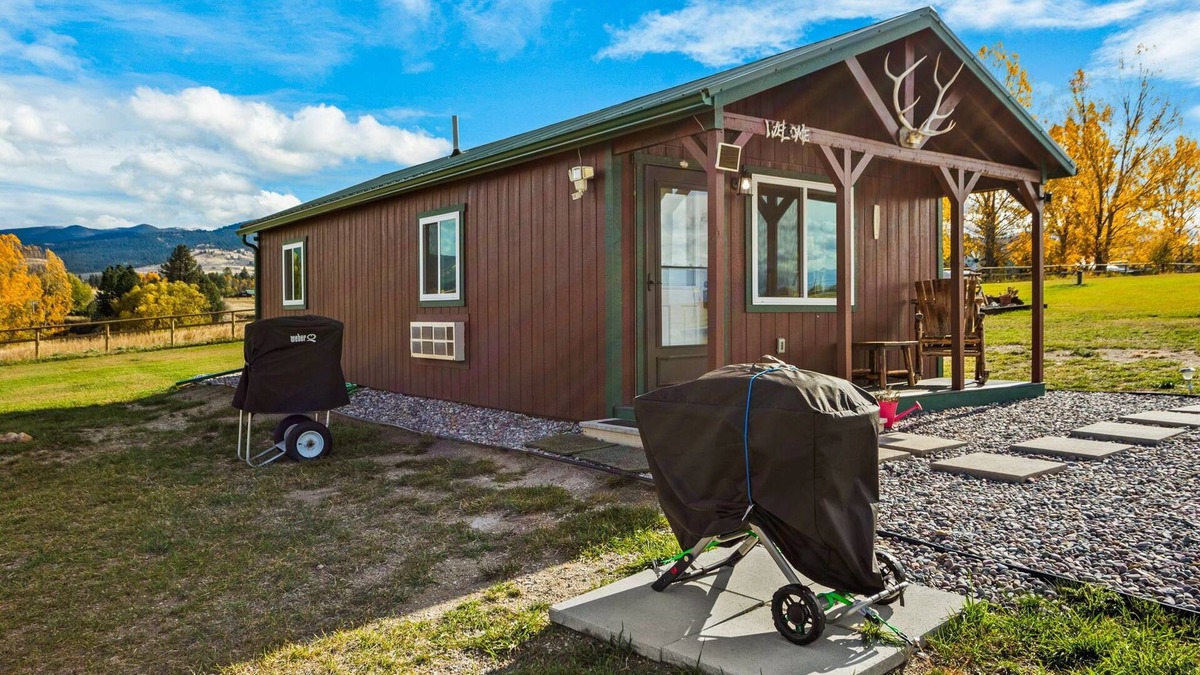 Corvallis Cabin | Martins Inn/cozy cabin with a view.